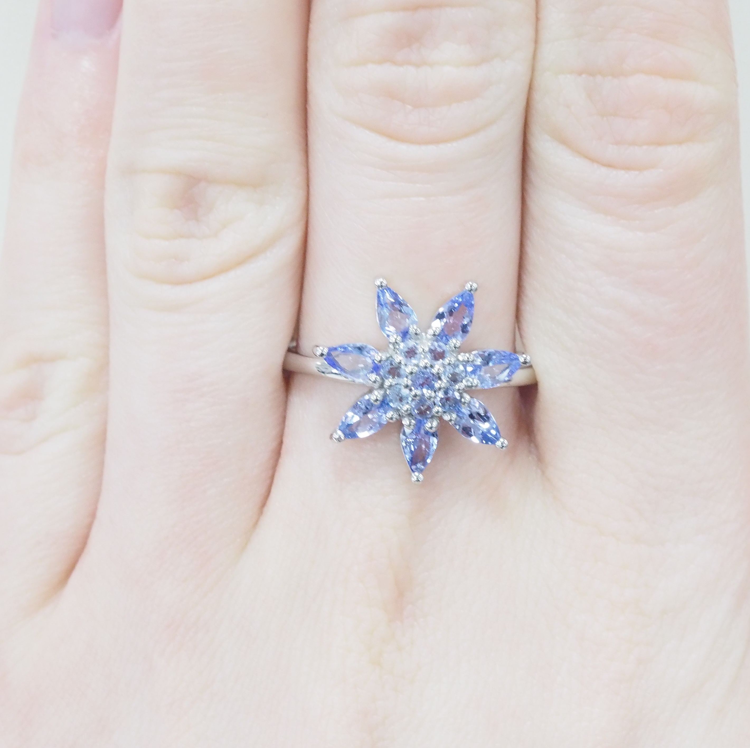 Серебряное кольцо 925 пробы; вставки 15 Танзанит 1,569 ct;